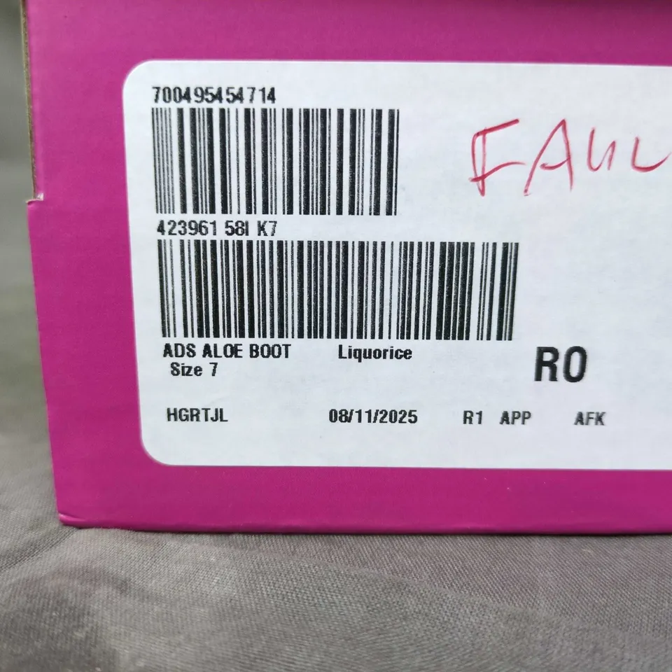 BOXED ADESSO BLACK LEATHER BOOT WITH GREY FUR TRIM – SIZE 40