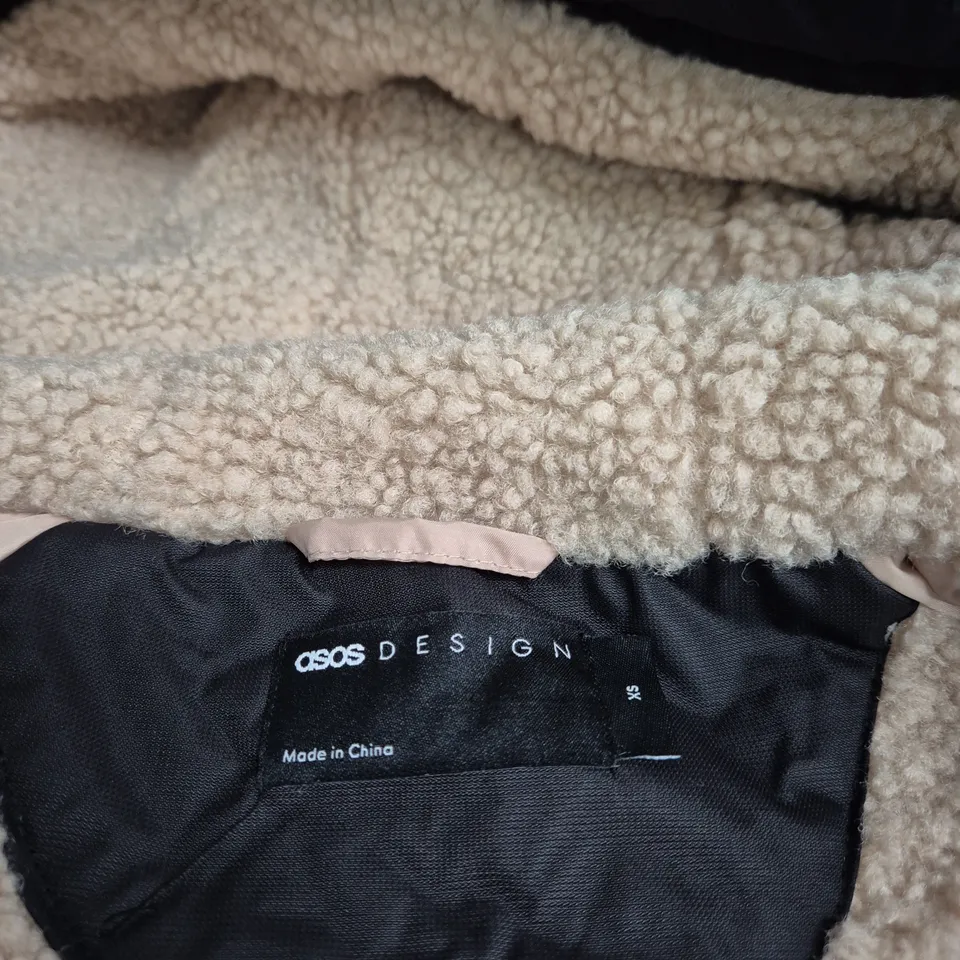 ASOS DESIGN WOMEN'S LONG PARKA COAT WITH FAUX SHEARLING LINING – XS