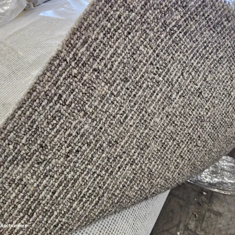 ROLL OF QUALITY HABBERLEY CLASSIC MOONSHADOW CARPET APPROXIMATELY 4M × 4M