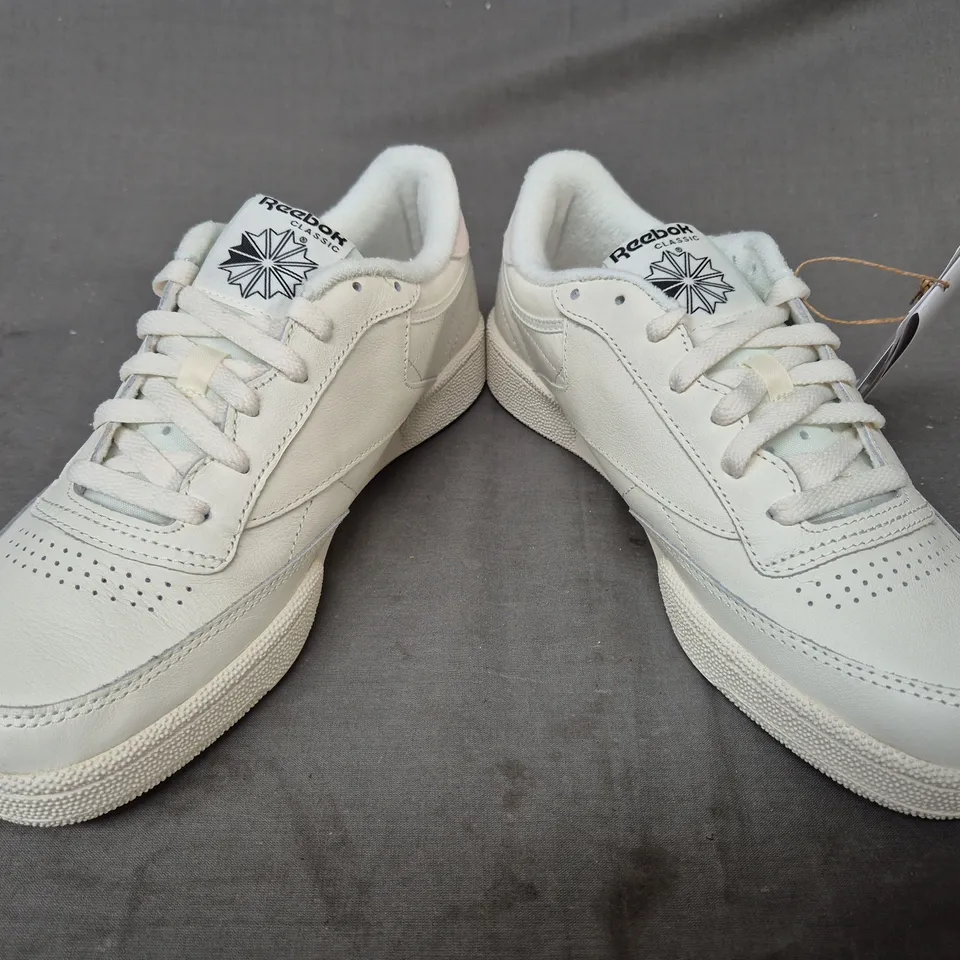 BOXED PAIR OF REEBOK CLUB C 85 SHOES IN CREAM UK SIZE 7