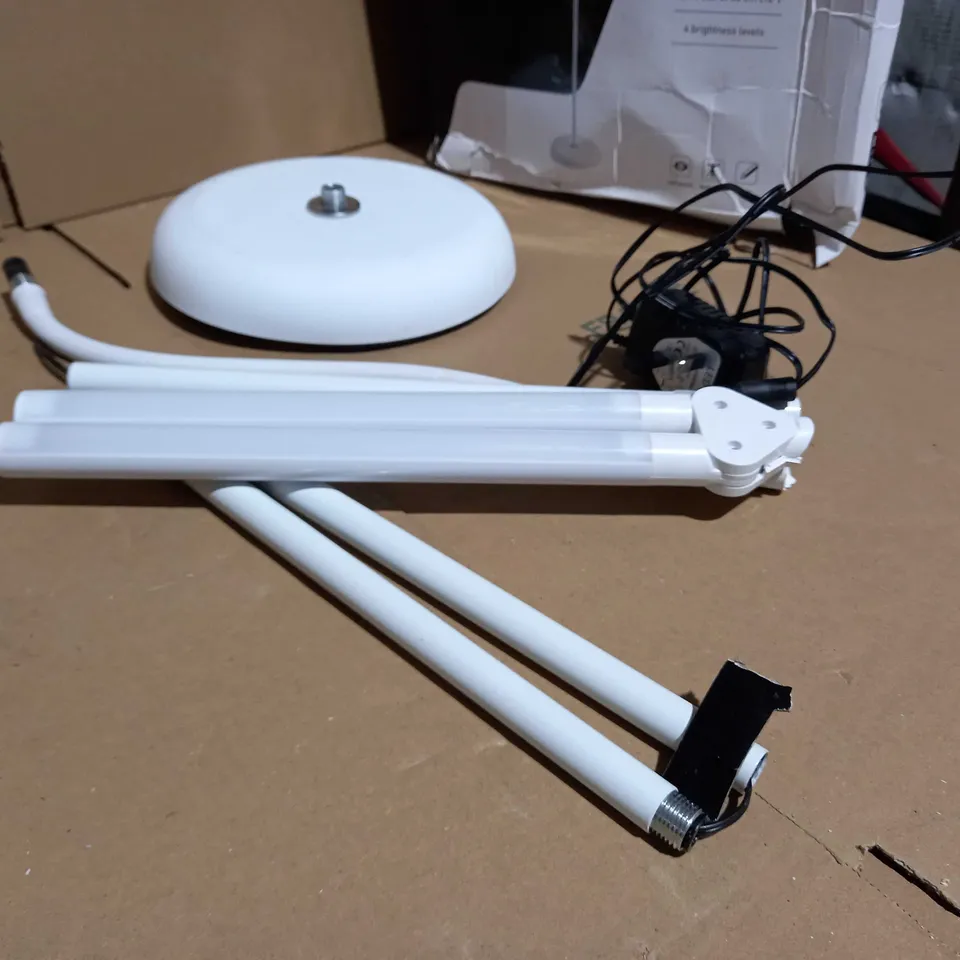 FLEXIBLE DUOLAMP LED FLOOR LIGHT