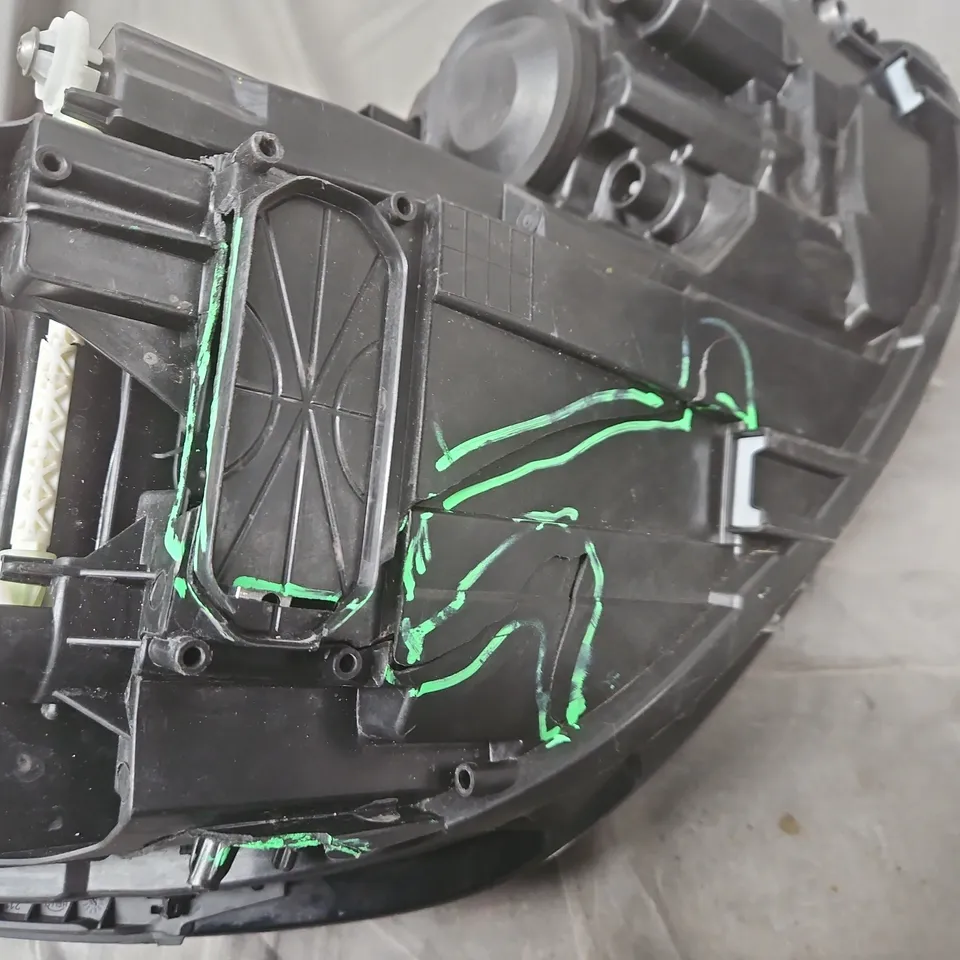 CAR HEADLIGHT ASSEMBLY – DARK HOUSING WITH CLEAR LENS FOR VW 