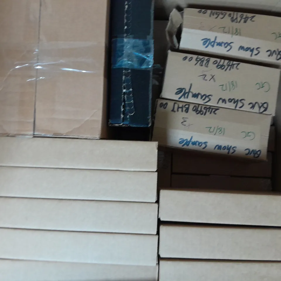 BOX OF APPROXIMATELY 20 ASSORTED HOUSEHOLD ITEMS TO INCLUDE LAURA GELLER COLLECTION, ETC
