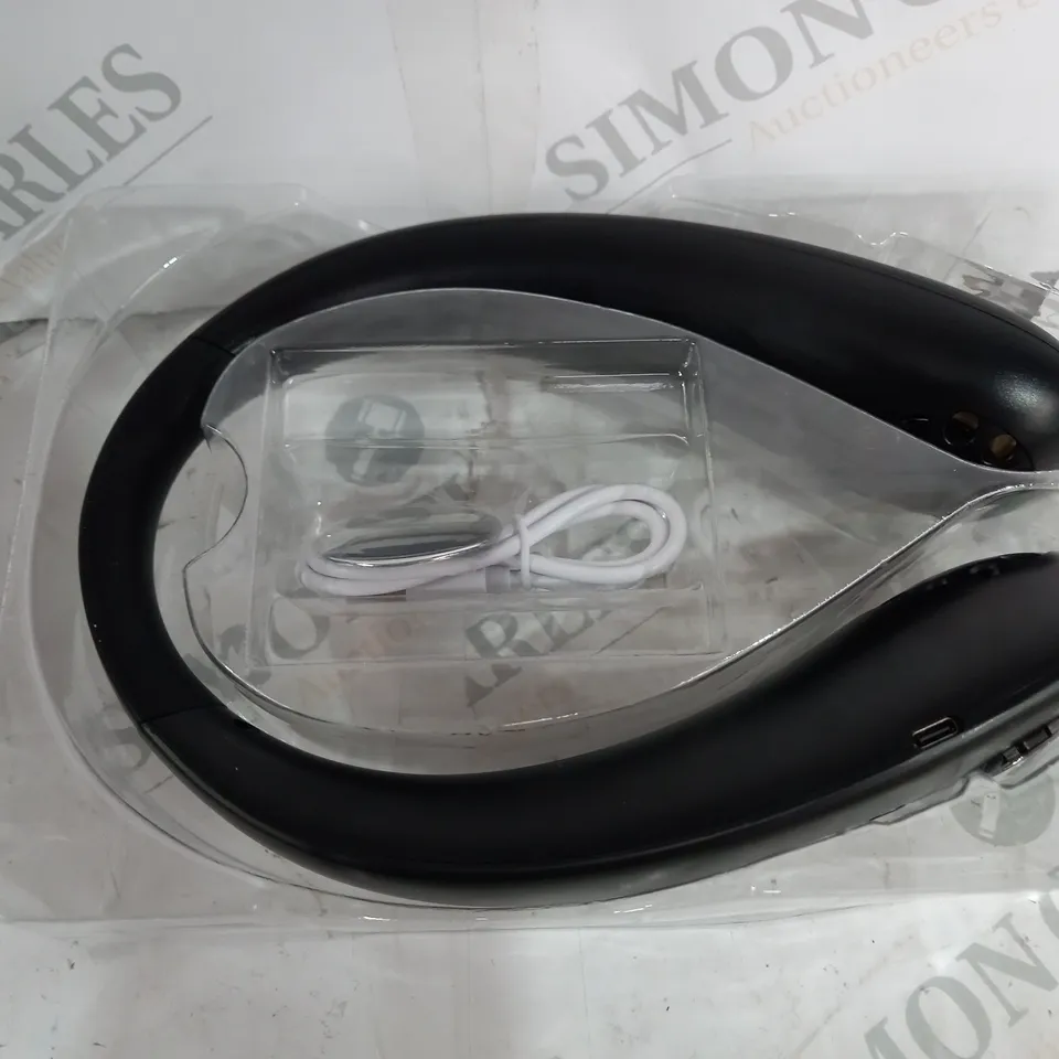 BOXED LEAFLESS HANGING NECK FAN