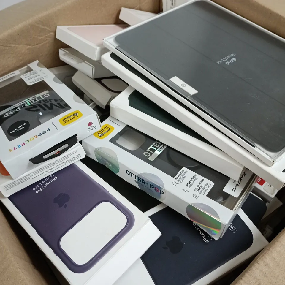 A BOX CONTAINING AN ASSORTMENT OF APPROXIMATELY 65 PHONE AND IPAD CASES