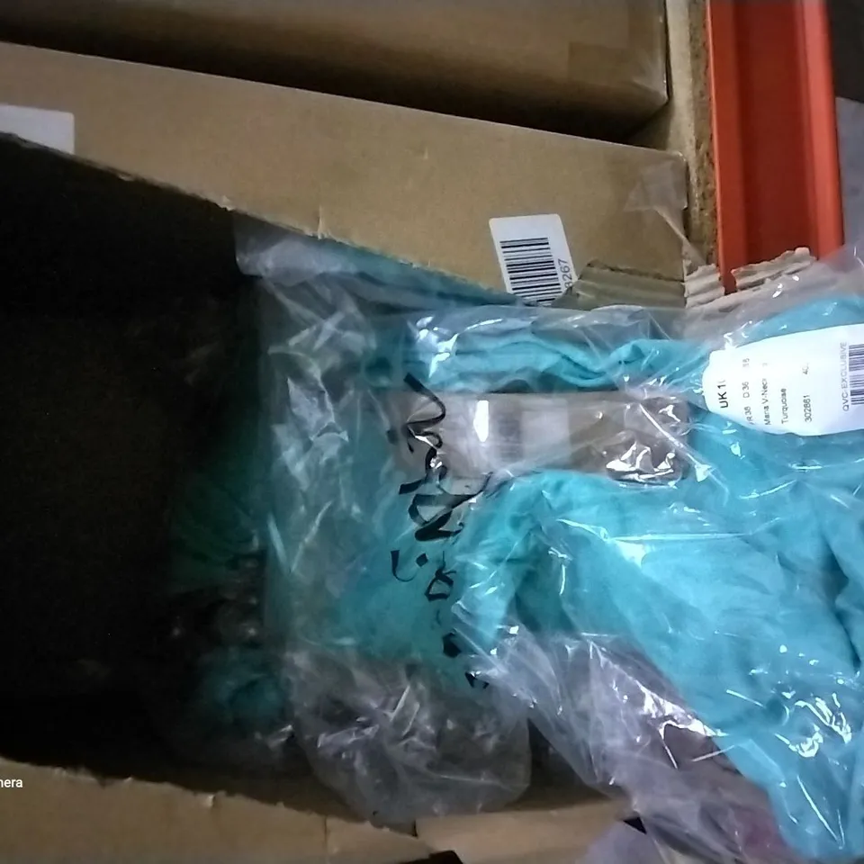 BOX OF APPROXIMATELY 12 BRAND NEW MARIA V-NECK TOPS TURQUOISE VARIOUS TOPS