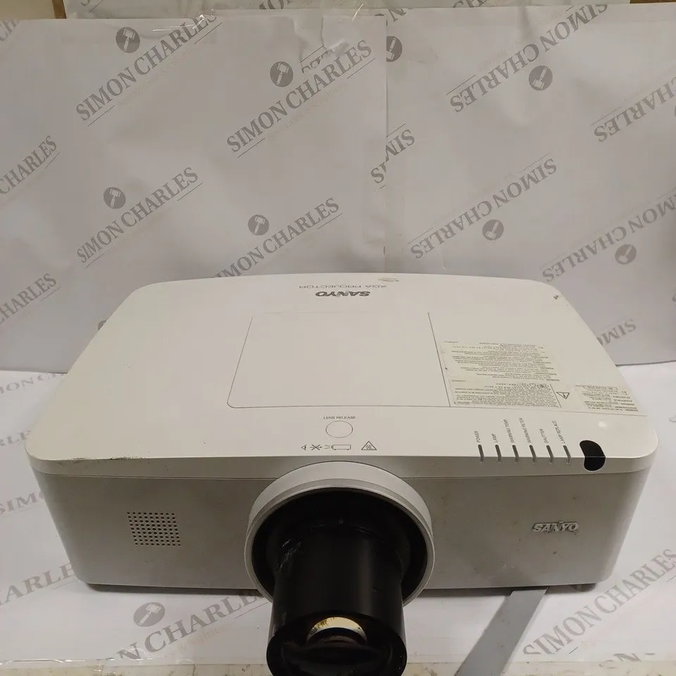 SANYO PLC-XM100L PROJECTOR 