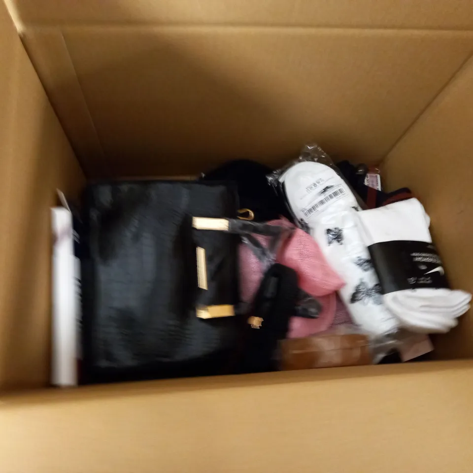 LOT OF ASSORTED CLOTHING ACCESSORIES TO INCLUDE SOCKS, BAGS AND BELTS