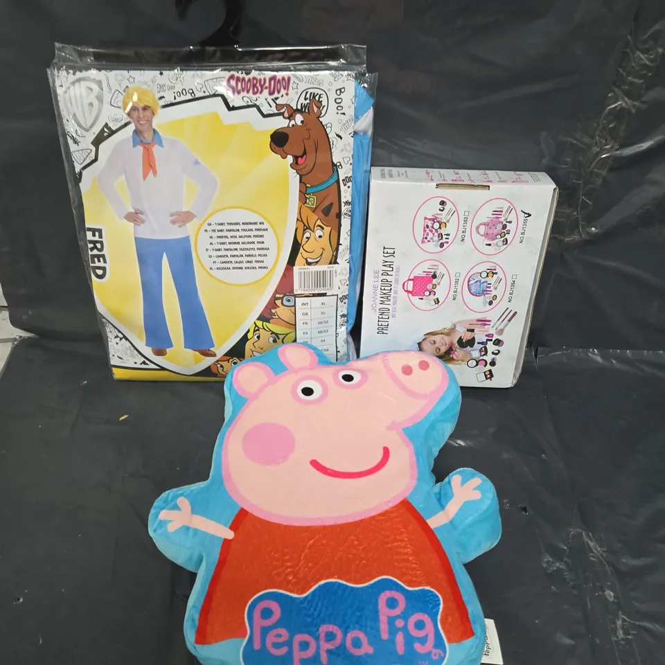 APPROXIMATELY 20 ASSORTED TOYS AND GAMES TO INCLUDE FANCY DRESS, PEPPA PIG AND BOARD GAMES