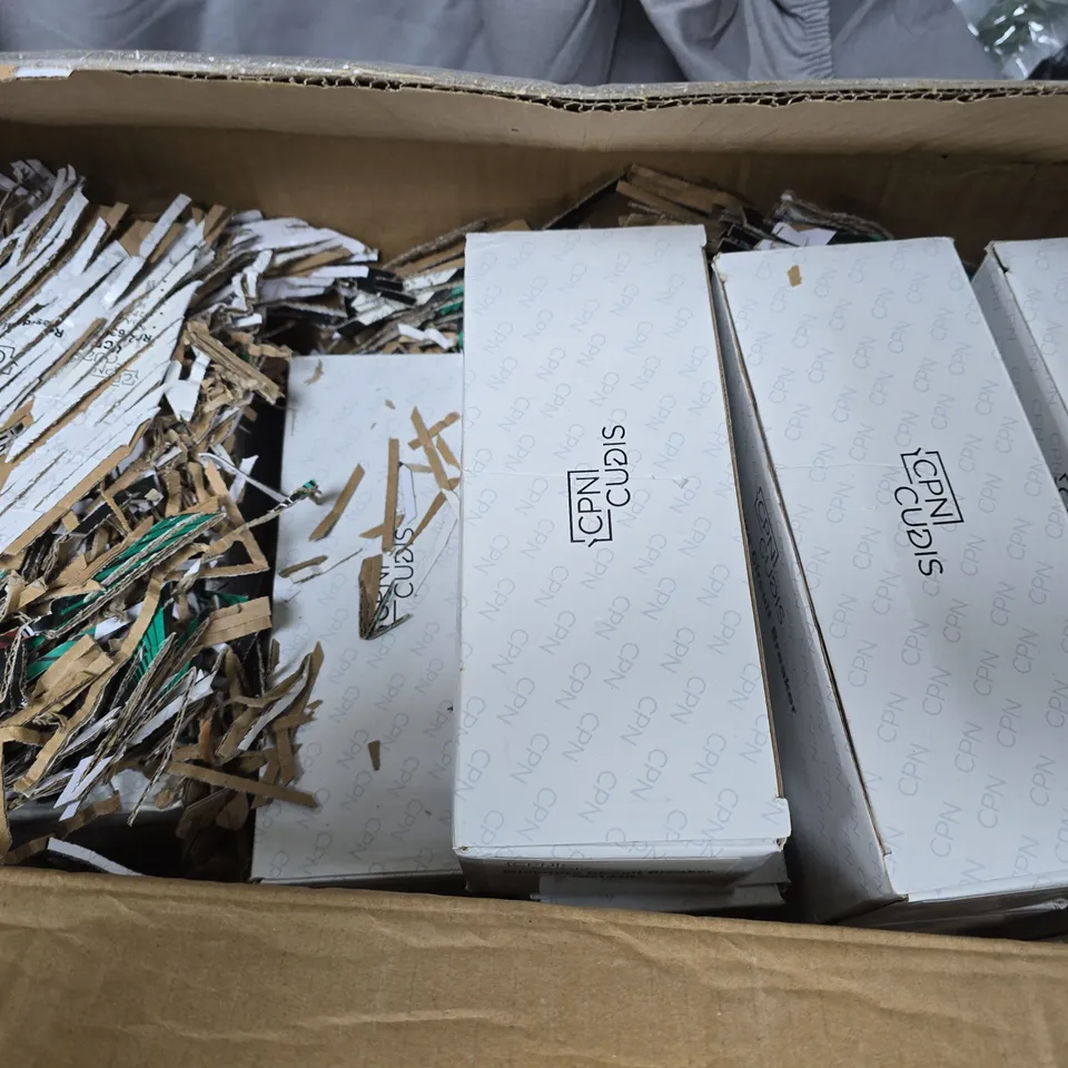 APPROXIMATELY 8 MH132B MINIATURE CIRCUIT BREAKER SETS 