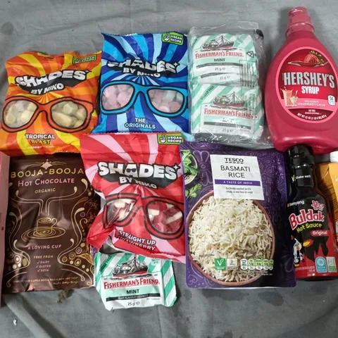 LOT OF APPROXIMATELY 15 ASSORTED FOOD ITEMS TO INCLUDE HERSHEYS SYRUP, SHADES SWEETS ANDS BULDAK HOT SAUCE