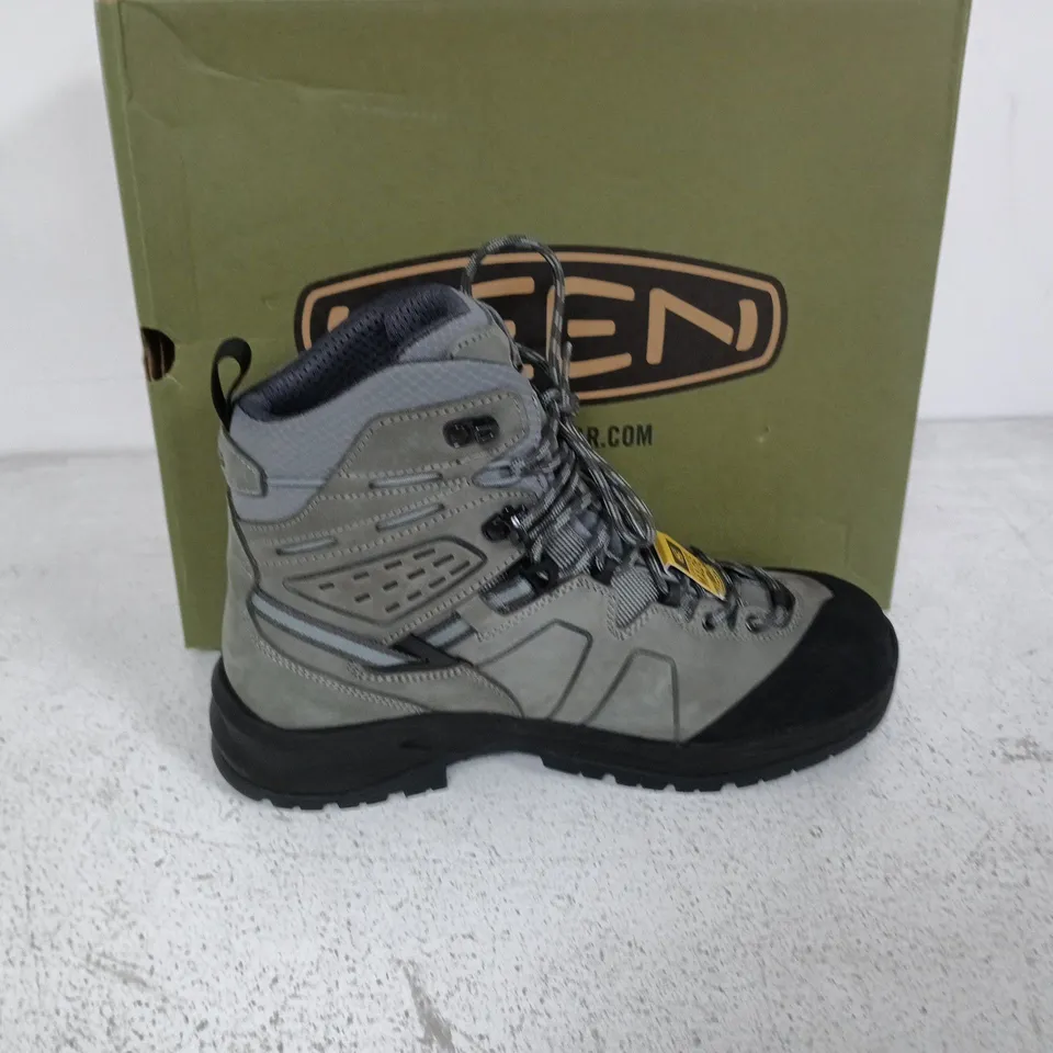 BOXED PAIR OF KEEN KARRAIG MID WP BOOTS IN GREY - UK 7