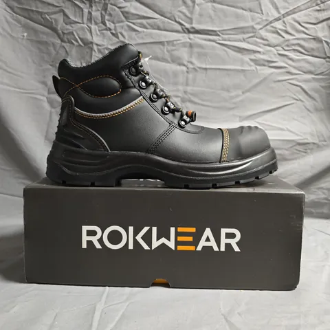 BOXED PAIR OF ROKWEAR TEPHRA WATERPROOF BOOTS IN BLACK SIZE UK 8