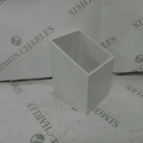 BOXED LAMPEX WALL LAMP - 40W WHITE