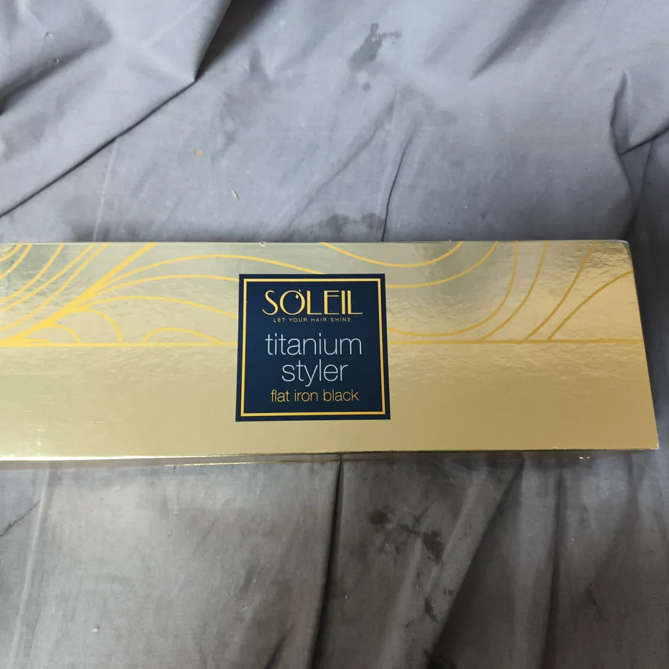 SOLEIL TITANIUM STYLER FLAT IRON – BLACK (BOXED)