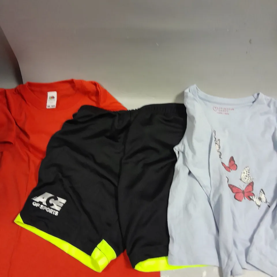 APPROXIMATELY 20 ASSORTED CHILDRENS CLOTHING PRODUCTS IN AGES RANGING FROM 5-10YRS