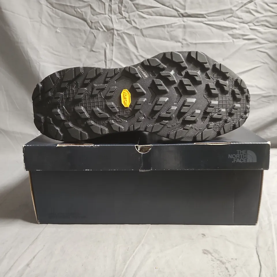 BOXED PAIR OF THE NORTH FACE SUMMIT FASTPACK GORE-TEX BOOTS IN BLACK/YELLOW SIZE UK 13