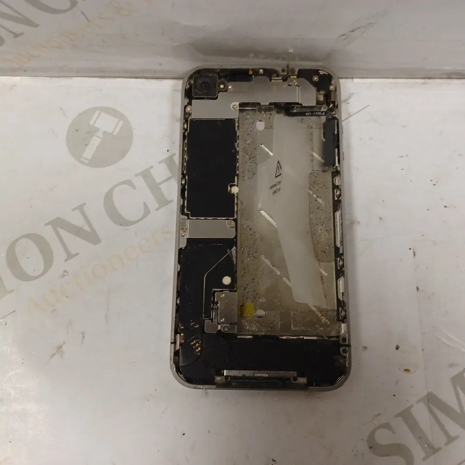 APPLE IPHONE SMARTPHONE - UNKNOWN MODEL - MISSING BACK