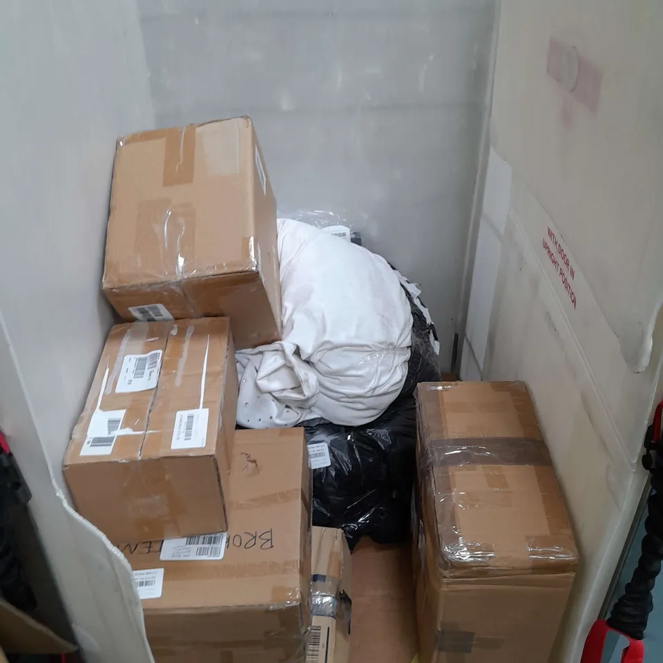 APPROXIMATELY 10 HOUSEHOLD ITEMS TO INCLUDE BEDDING, LIGHTING AND FOLDABLE FAN