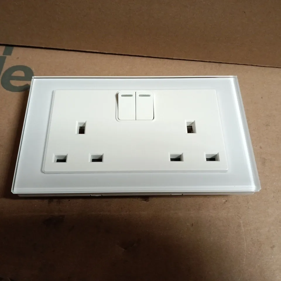 LOT OF 2 RETROTOUCH DOUBLE SOCKETS IN WHITE - RPS2PG