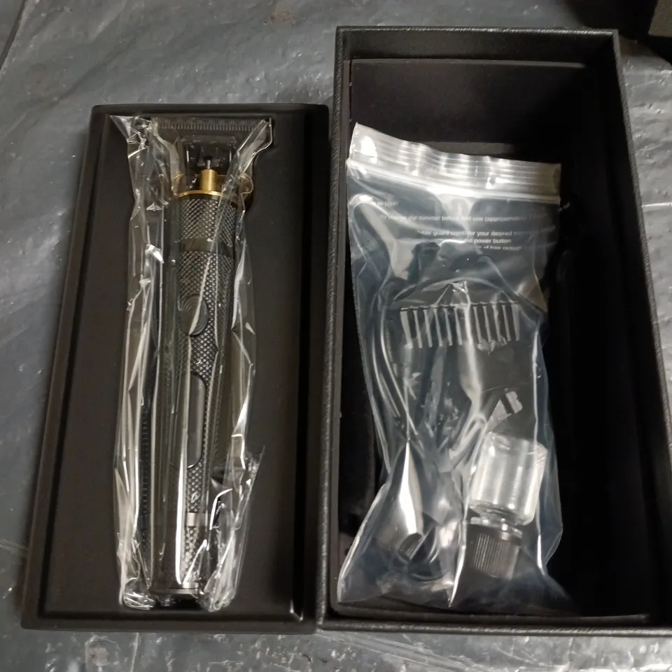 RUSSELLS SHAVE CLUB RECHARGABLE SHAVER