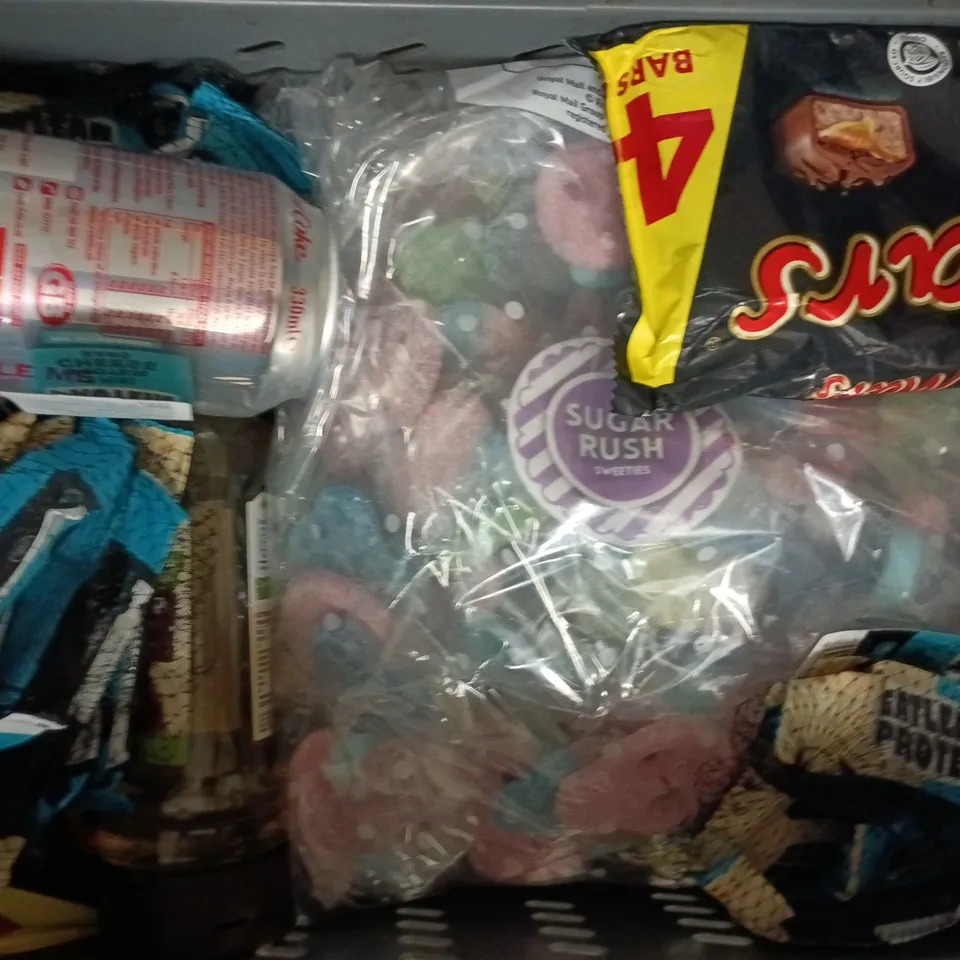 APPROXIMATELY 10 ASSORTED FOOD AND DRINK ITEMS TO INCLUDE VANILLA SYRUP, DIET COKE, ETC