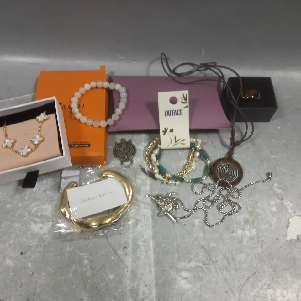 LARGE QUANTITY OF ASSORTED JEWELLERY