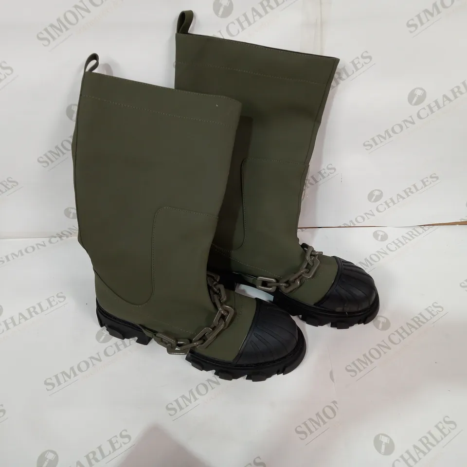 PAIR OF PDMAN GREEN BOOTS SIZE 9