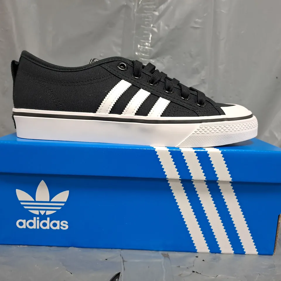 BOXED PAIR OF ADIDAS NIZZA SHOES IN BLACK/WHITE SIZE UK 6