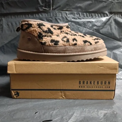 BOXED PAIR OF BRAKEBURN WINTERS EMBRACE SLIPPERS IN ANIMAL PRINT COLOUR SIZE UK 7