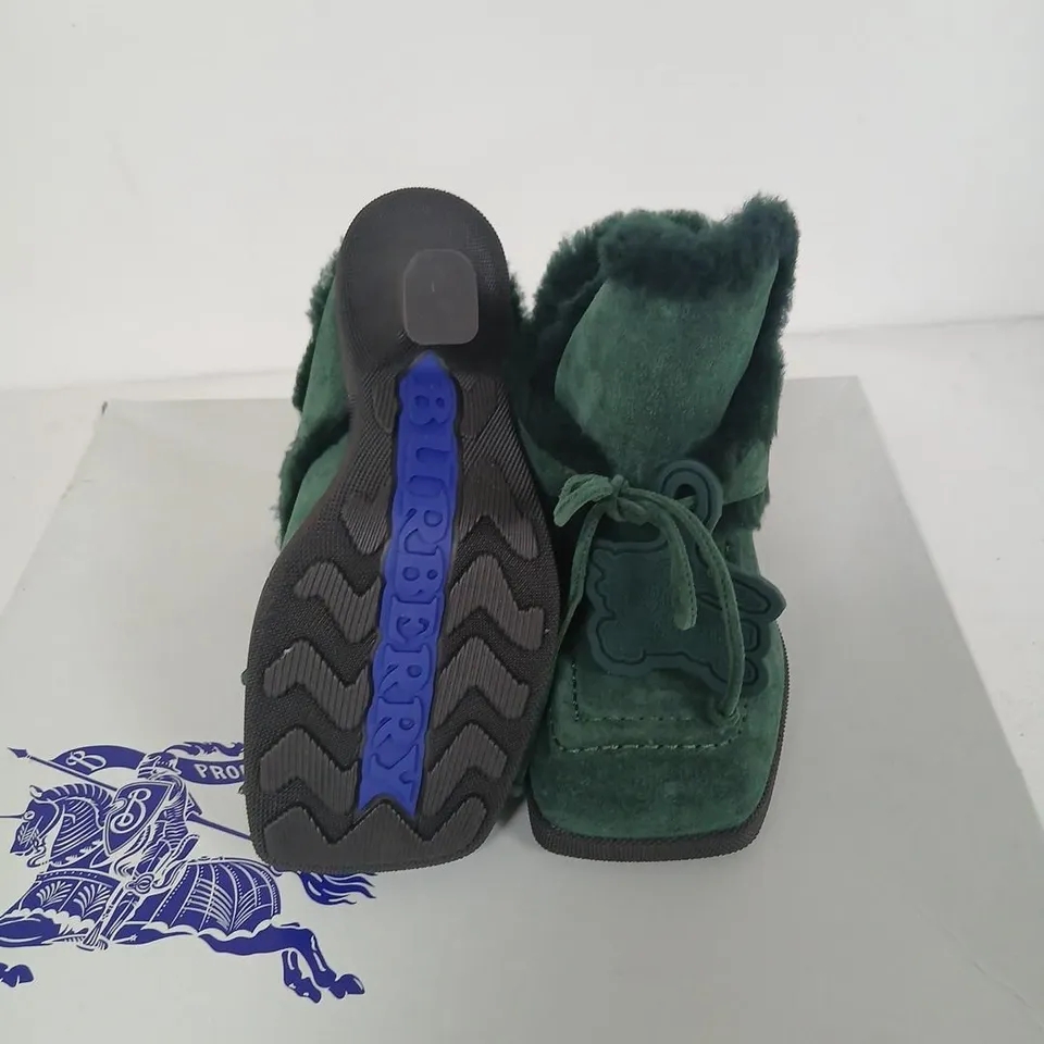 BURBERRY GREEN SUEDE FUR-LINED BOOTS – WOMEN'S, UK 2 (EU 35)