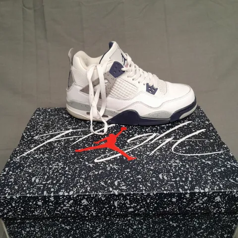 BOXED PAIR OF AIR JORDAN 4 RETRO WHITE/MIDNIGHT NAVY SIZE UK 4.5