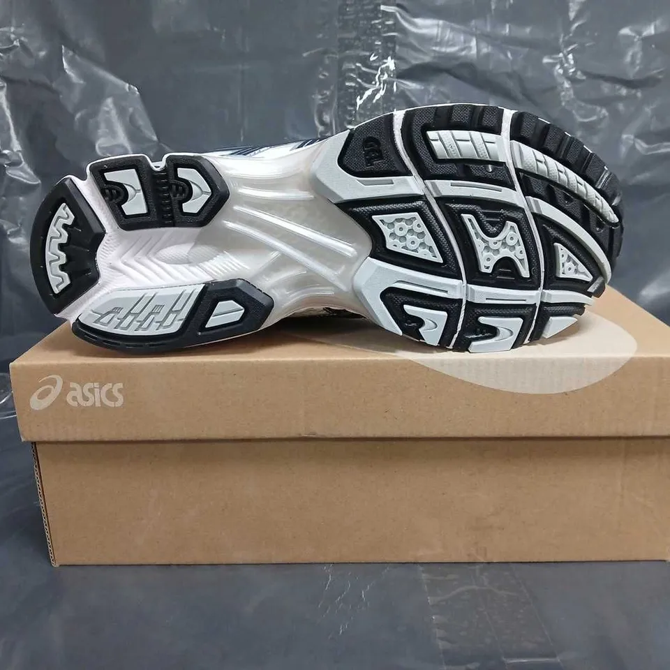 BOXED PAIR OF ASICS GEL-KAYANO 14 TRAINERS IN WHITE/GREY SIZE UK 7.5