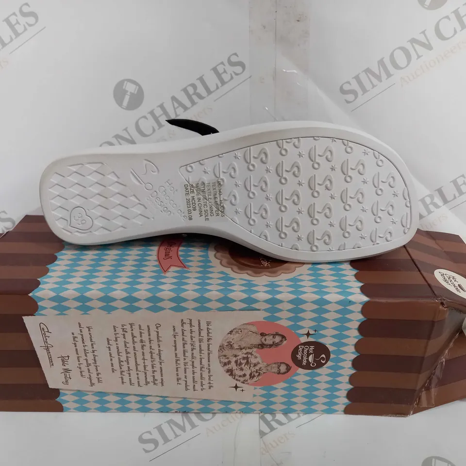 BOXED HOT CHOCOLATE DESIGN THE ORIGINALS FLAT BUCKLE SHOES YES OR NO - US 9