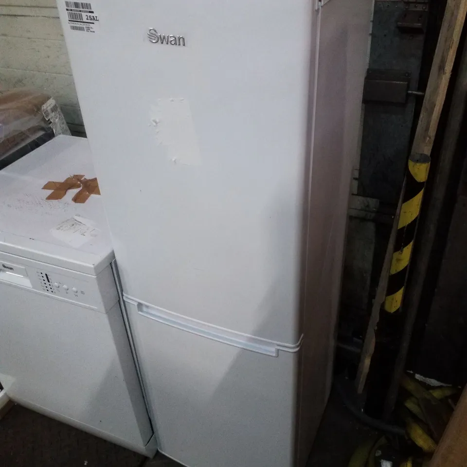 SWAN SR15690W 48CM WIDE, 144CM HIGH, 50/50 SPLIT COMPACT FRIDGE FREEZER - WHITE