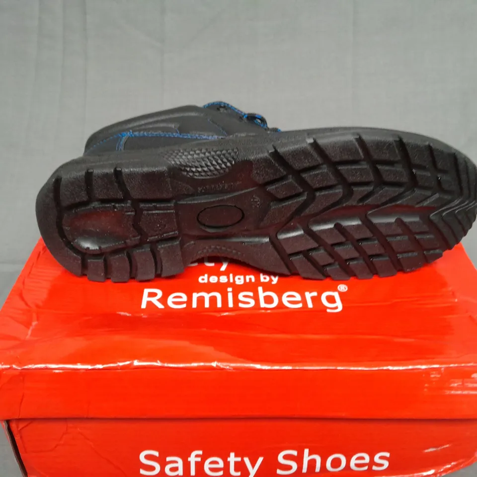 BOXED PAIR OF SAFETY SHOES BY REMISBERG BLACK/NAVY BOOTS SIZE 43