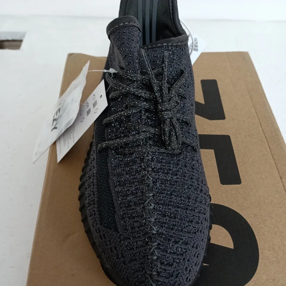 YEEZY BOOST 350 IN BLACK SIZE UK7 