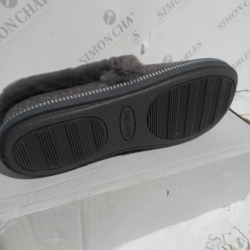 BOXED PAIR SKECHERS COZY SLIPPERS - CHARCOAL - UK SIZE 7