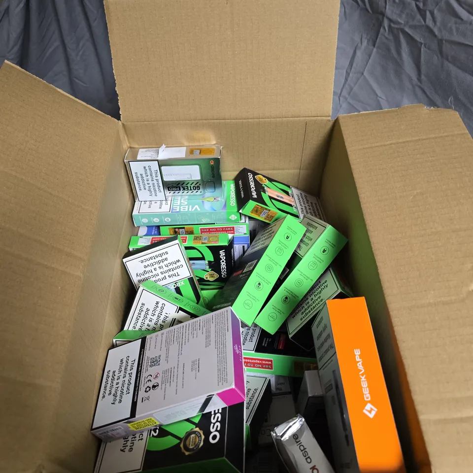 LOT OF APPROXIMATELY 20 ASSORTED VAPING ITEMS TO INCLUDE VAPORESSO/GEEKVAPE/ASPIRE