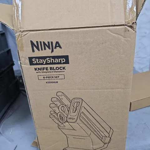 NINJA STAYSHARP KNIFE BLOCK WITH INTEGRATED SHARPENER – 6-PIECE SET (K32006UK)