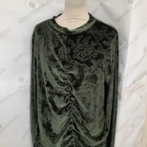 OLIVER BONAS EMBOSSED RUCED DETAIL TOP IN GREEN SIZE 18