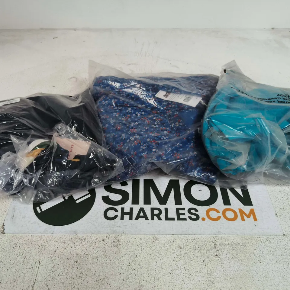 APPROXIMATELY 30 ASSORTED WOMENS CLOTHING ITEMS IN VARIOUS SIZES & STYLES