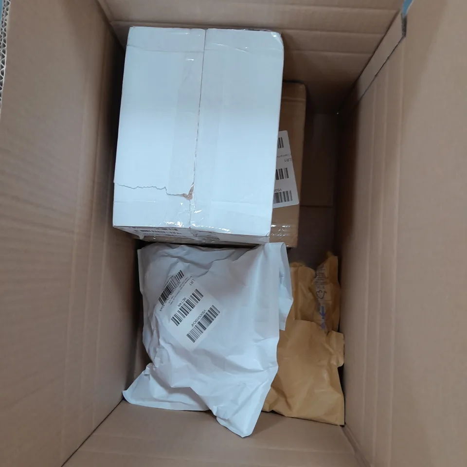 BOX OF APPROXIMATELY 8 ASSORTED HOUSEHOLD ITEMS TO INCLUDE - RAVENHEAD COCKTAIL GLASSES - THREE KINGS 3 METRE SHOOTING STAR - CREP PROTECT GUARDS L/XL - ETC