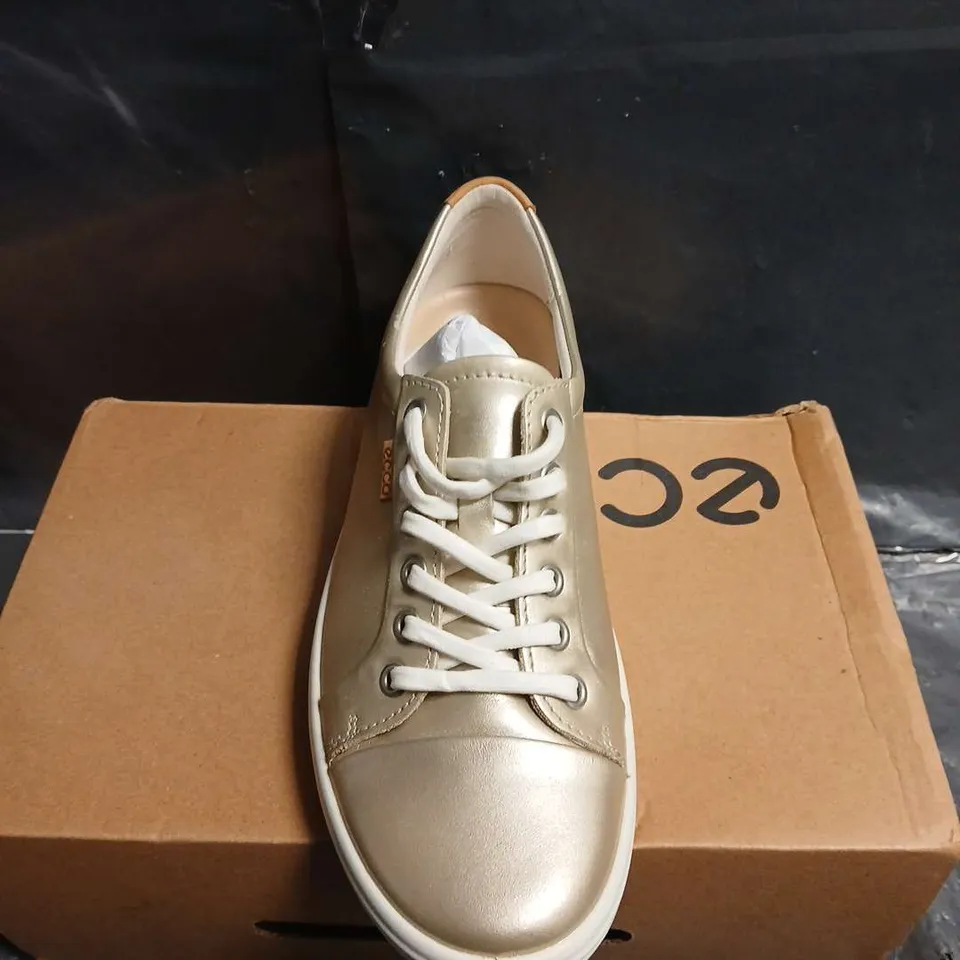 BOXED PAIR OF ECCO WOMEN'S METALLIC GOLD SNEAKERS - UK SIZE 39