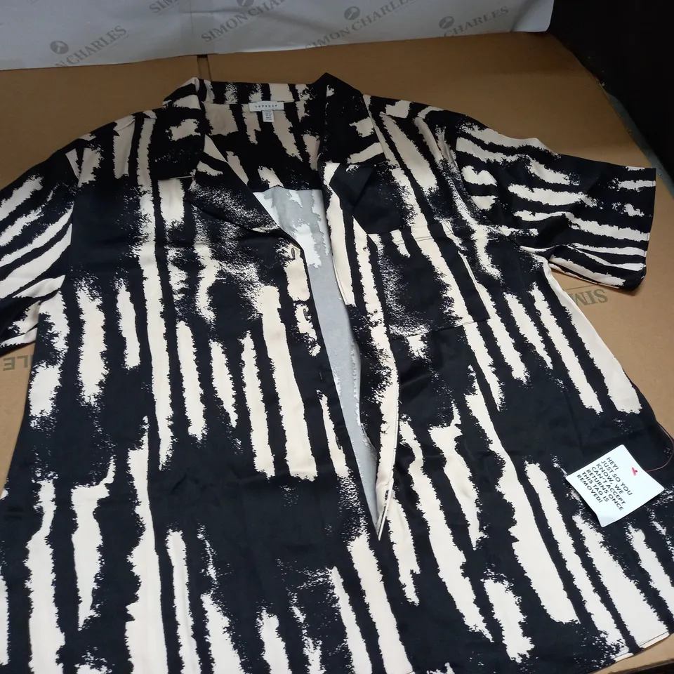 TOPSHOP CURVE PATTERNED SHIRT - UK 22