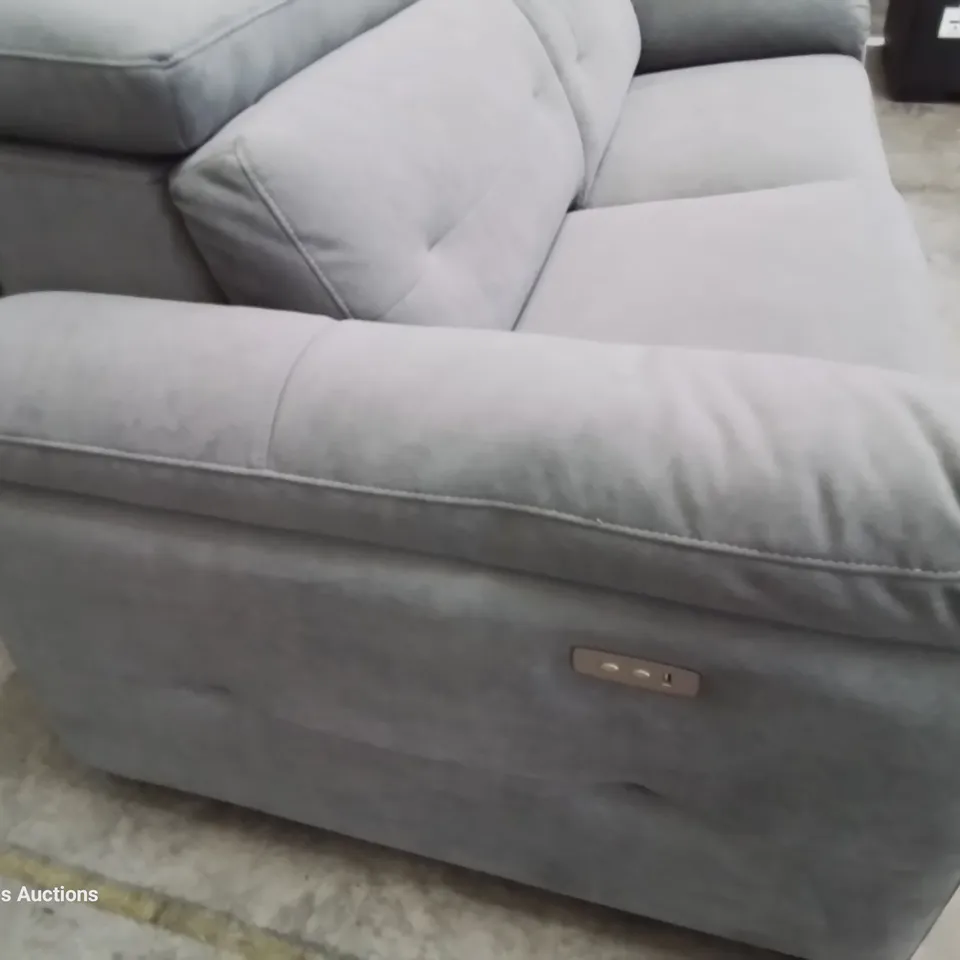 DESIGNER ITALIAN STYLE POWER RECLINING 2.5 SEATER SOFA WITH ADJUSTABLE HEADRESTS GREY FABRIC.