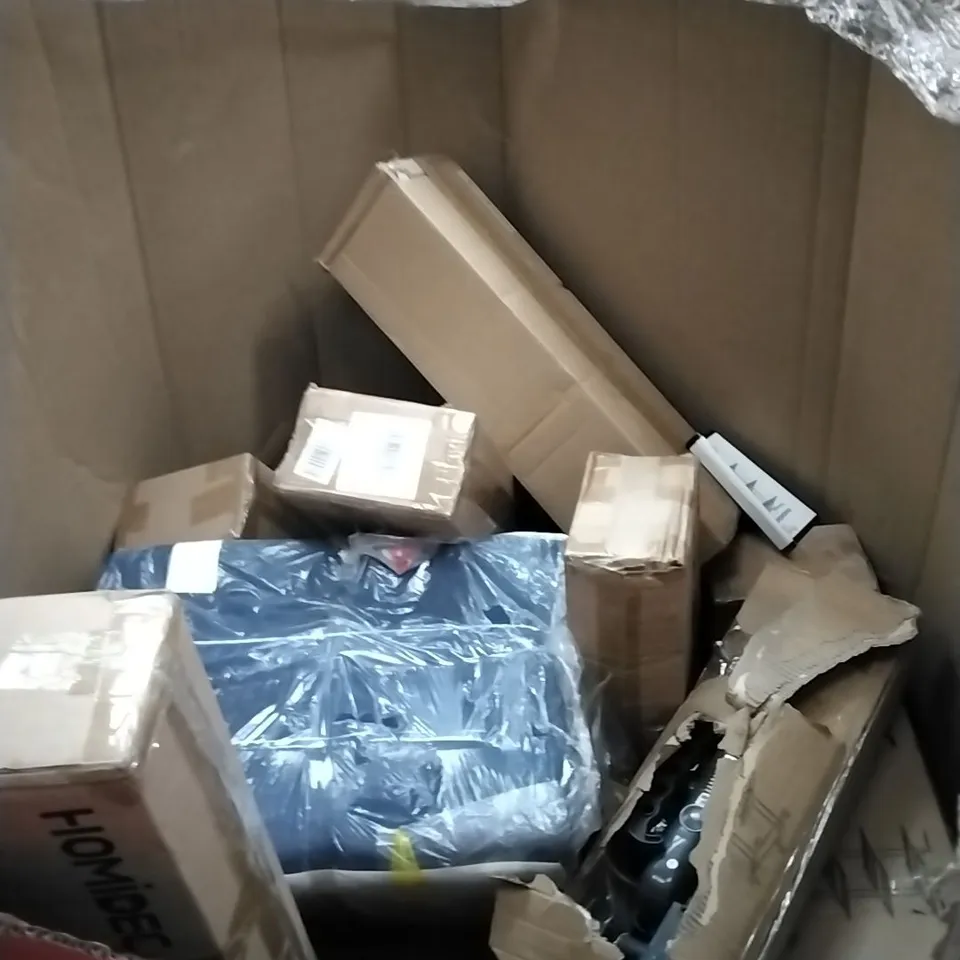 A PALLET OF VARIOUS ITEMS TO INCLUDE. MEMORY FOAM MATTRESS, CLOTHES AIRERS AND PRAM COVER