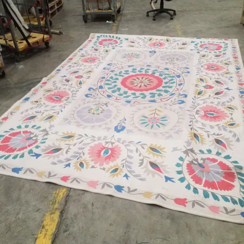 QUALITY DESIGNER AREA RUG - APPROXIMATELY 315X235CM