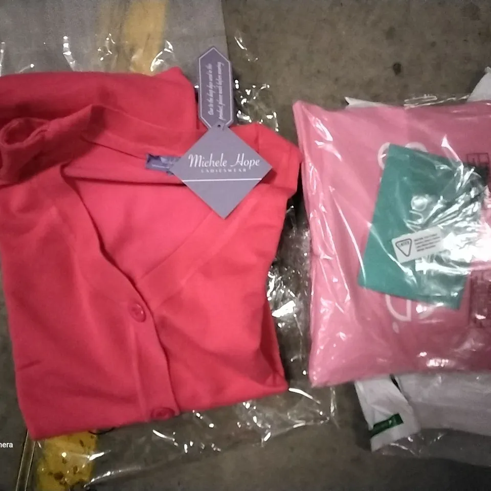 BOX 9F APPROXIMATELY 11 ASSORTED BRAND NEW CLOTHING ITEMS TO INCLUDE A SMUG HIP AND BOOTY BAND SET AND A MICHELE HOPE CARDIGAN 