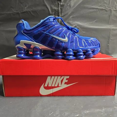 BOXED PAIR OF NIKE SHOX TRAINERS IN BLUE SIZE UK 6